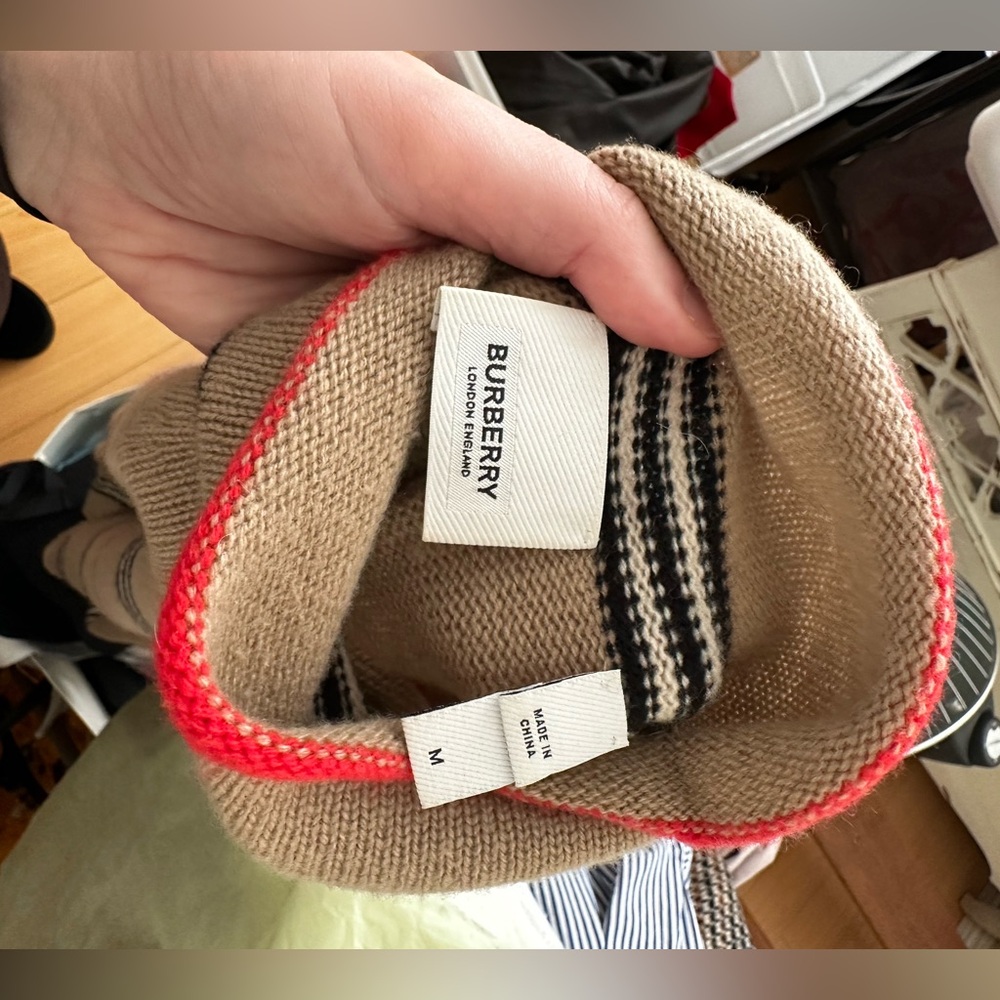 Burberry Beige Sweater with Black and Red Accents - Picture 2 of 11